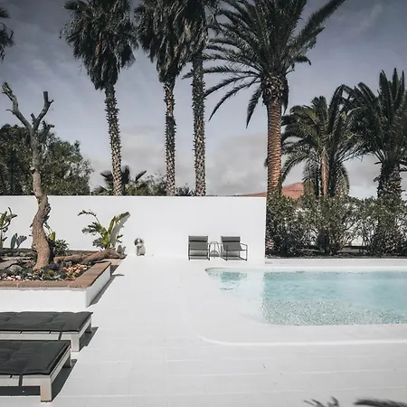 Amonita - Heated Pool, Luxurious Space Villa
