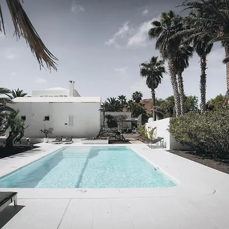 Villa Amonita - Heated Pool, Luxurious Space *