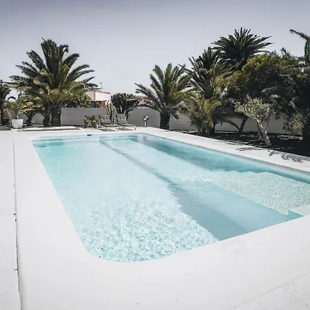 Amonita - Heated Pool, Luxurious Space Villa *