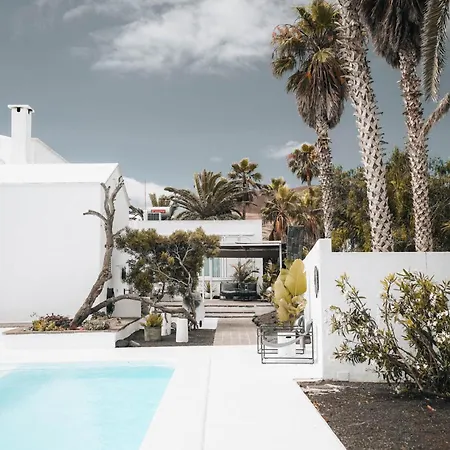 Amonita - Luxurious Space, Private Pool Villa