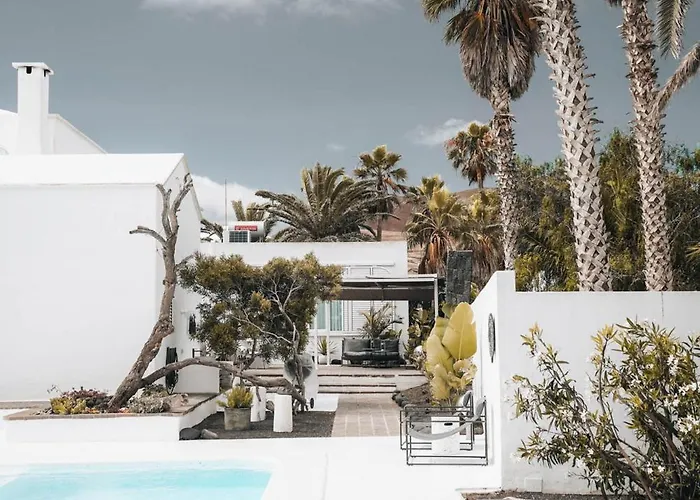 Amonita - Luxurious Space, Private Pool Villa